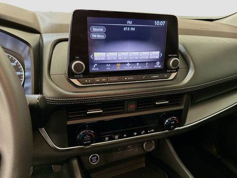 Used 2023 Nissan Rogue SV image 25