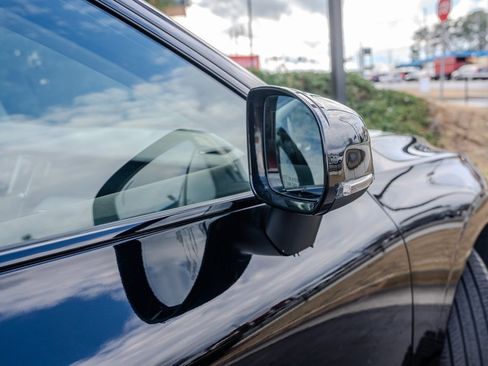 Used 2025 Volvo XC60 B5 Plus image 29