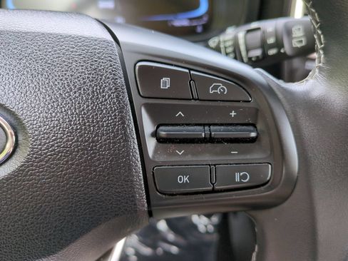 Used 2025 Hyundai Venue SEL FWD image 25