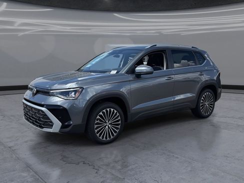 New 2026 Volkswagen Taos SE FWD image 1