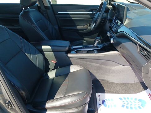 Used 2024 Nissan Altima 2.5 SR w/ SR Premium Package image 33