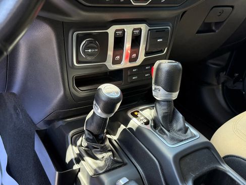 Used 2018 Jeep Wrangler Sport AWD/4WD image 22
