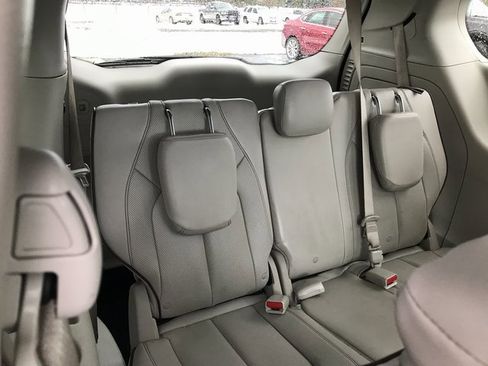 Used 2020 Chrysler Pacifica Limited image 19