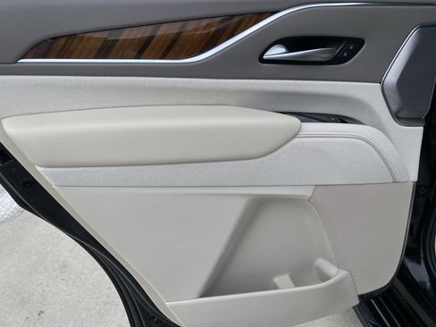 Used 2024 Cadillac Escalade Premium Luxury Platinum image 16