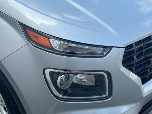 Used 2021 Hyundai Venue SE FWD image 31