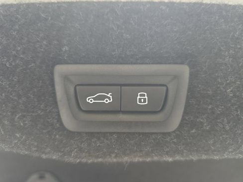 Used 2025 BMW i5 eDrive40i w/ Premium Package image 31