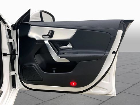 Used 2025 Mercedes-Benz CLA 250 image 26