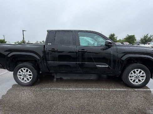 Certified 2024 Toyota Tacoma SR5 AWD/4WD image 4