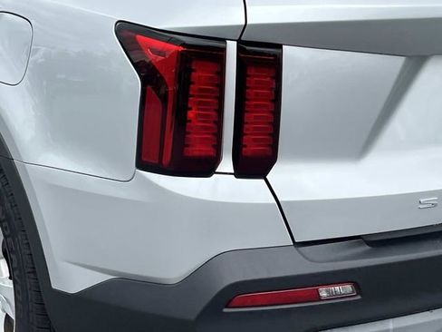 Used 2022 Kia Sorento LX FWD image 6