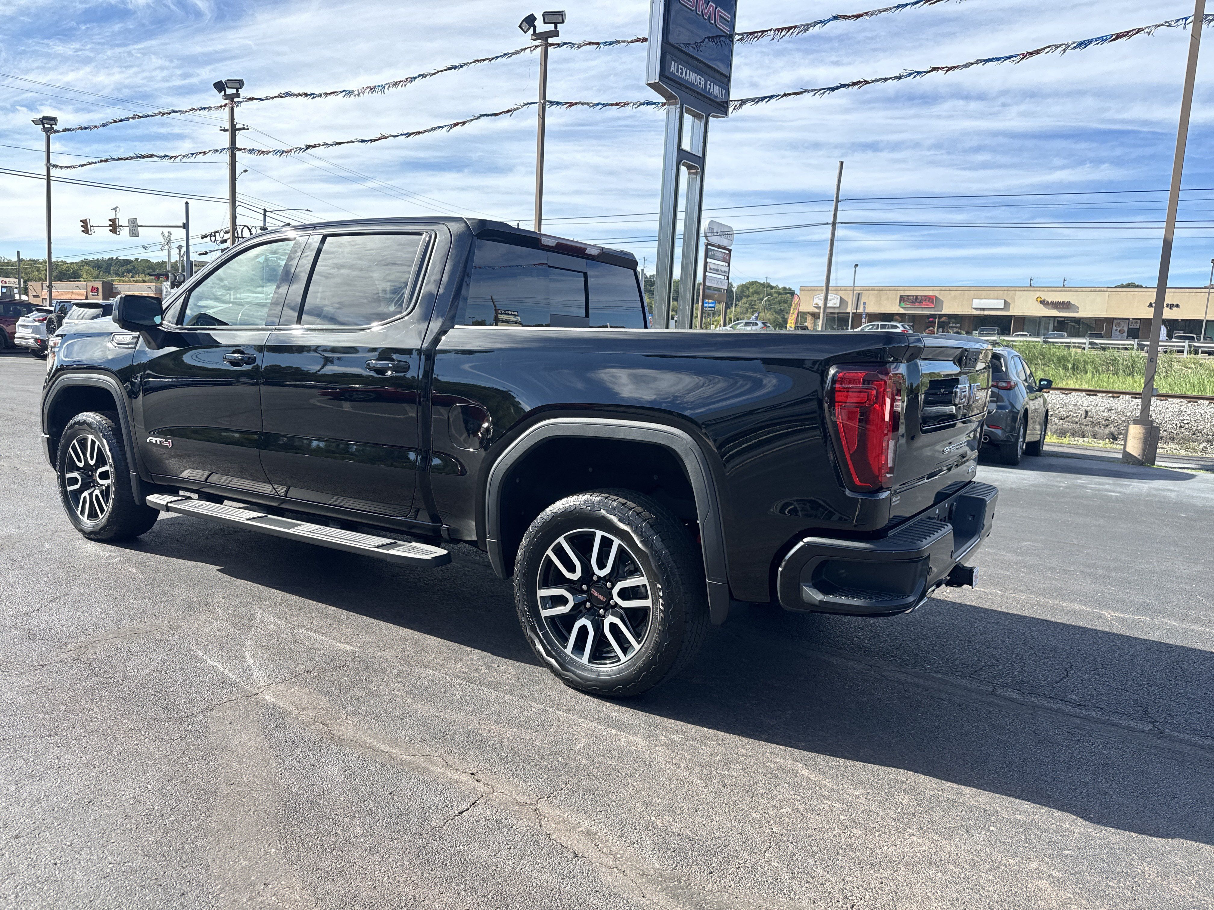 Used 2019 GMC Sierra 1500 AT4 w/ AT4 Premium Package AWD/4WD image 13