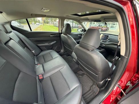 Used 2019 Nissan Altima 2.5 SR w/ SR Premium Package image 15