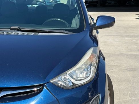 Used 2015 Hyundai Elantra SE image 3