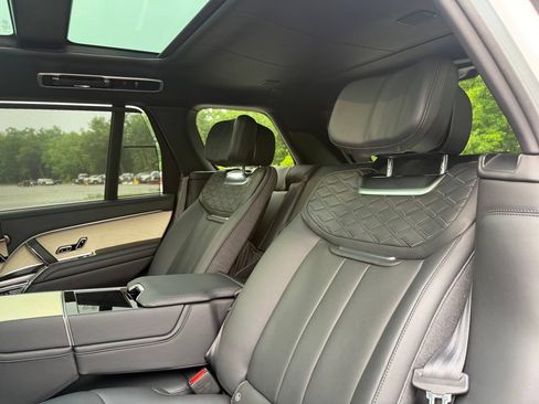 Used 2024 Land Rover Range Rover SV AWD/4WD image 22