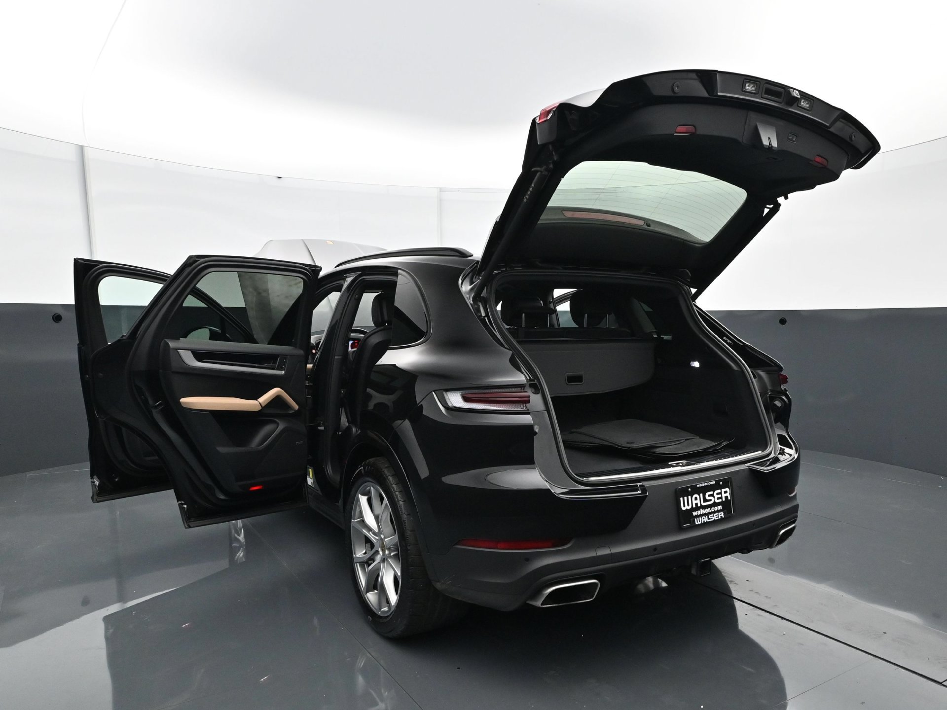 Used 2024 Porsche Cayenne AWD/4WD image 36