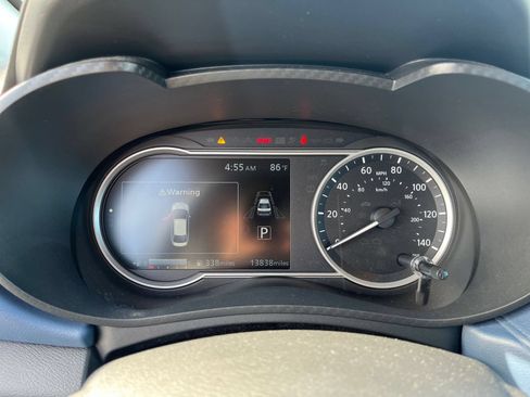 Used 2025 Nissan Versa SV FWD image 38