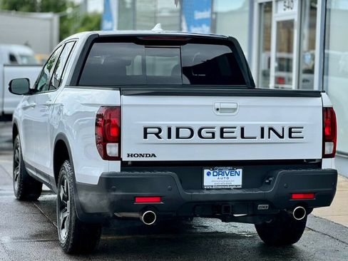 Used 2024 Honda Ridgeline Black Edition image 3