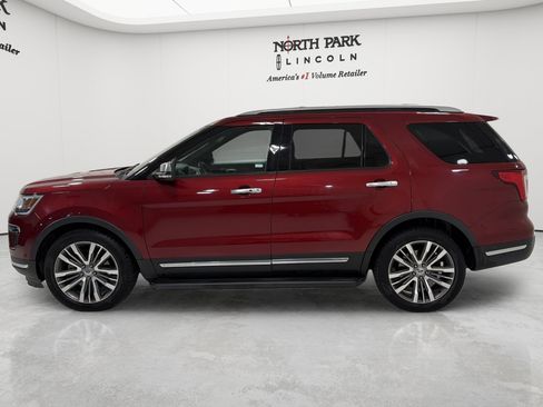 Used 2018 Ford Explorer Platinum AWD/4WD image 2
