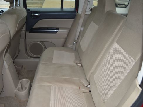 Used 2016 Jeep Patriot Latitude FWD image 19