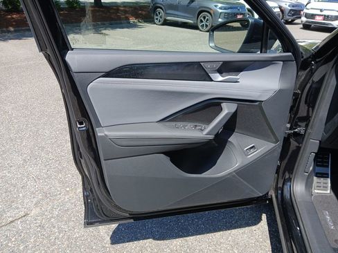 New 2025 Volkswagen Tiguan SE R-Line image 10