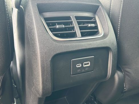 Used 2025 Chevrolet Blazer LT FWD image 19