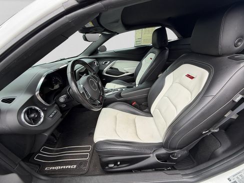 Used 2020 Chevrolet Camaro SS RWD image 24