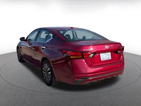Used 2025 Nissan Altima 2.5 SV image 11