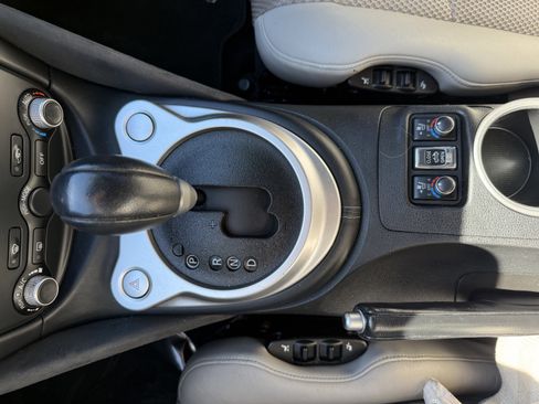 Used 2017 Nissan 370Z Touring image 15