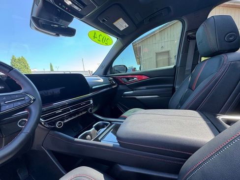 Used 2024 Chevrolet Traverse RS w/ LPO, Floor Liner Package AWD/4WD image 19
