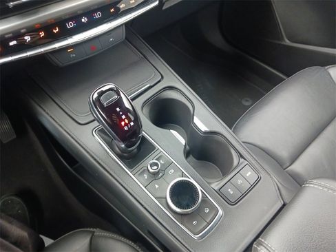 Used 2024 Cadillac XT4 Premium Luxury image 11