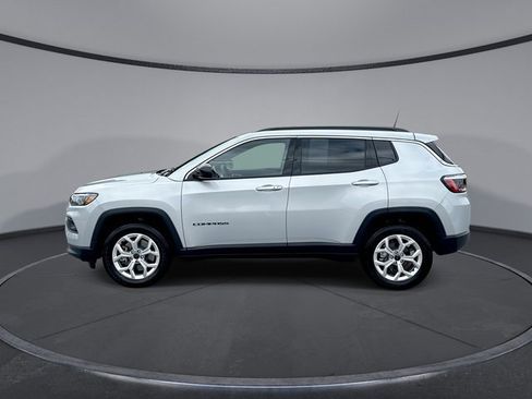 Used 2025 Jeep Compass Latitude image 5