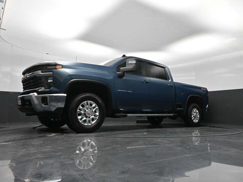 Used 2025 Chevrolet Silverado 2500 LT image 23