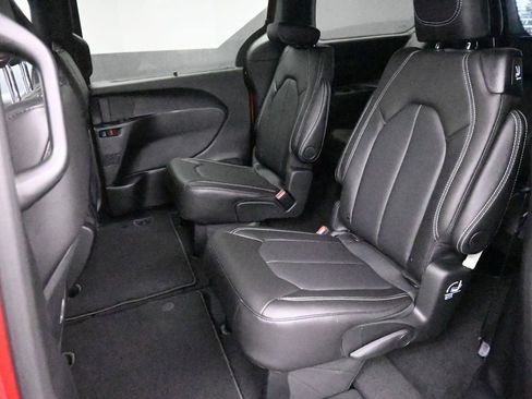 New 2026 Chrysler Pacifica Select image 11