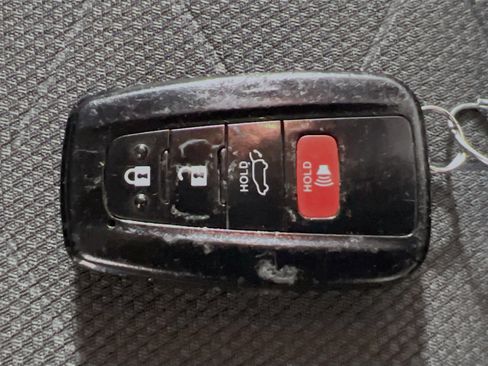 Used 2020 Toyota RAV4 XLE image 36