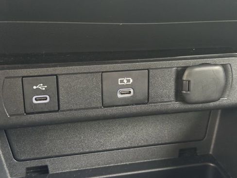 Used 2024 Toyota Prius LE image 21