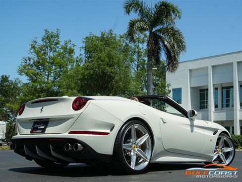 Used 2017 Ferrari California T RWD image 66
