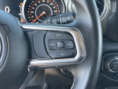 Used 2018 Jeep Wrangler Unlimited Sahara w/ Uconnect 4C Nav & Sound Group AWD/4WD image 21
