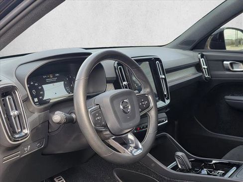 Used 2020 Volvo XC40 T5 R-Design w/ Protection Package Premier image 14