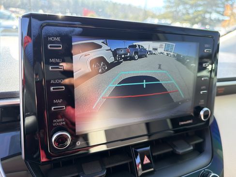 Used 2021 Toyota Corolla LE image 6