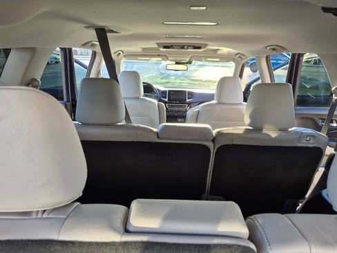 Used 2016 Honda Pilot Touring image 19