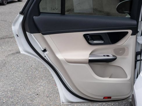 Used 2023 Mercedes-Benz GLC 300 4MATIC image 27