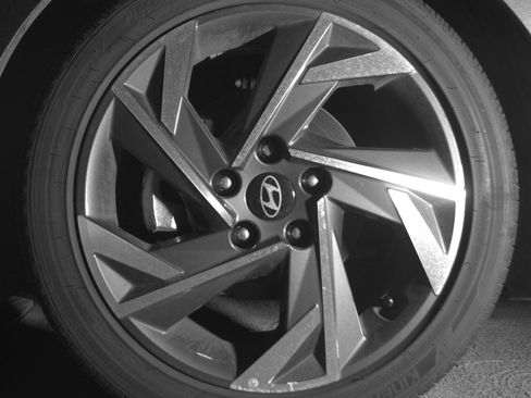 Used 2025 Hyundai Elantra SEL image 12