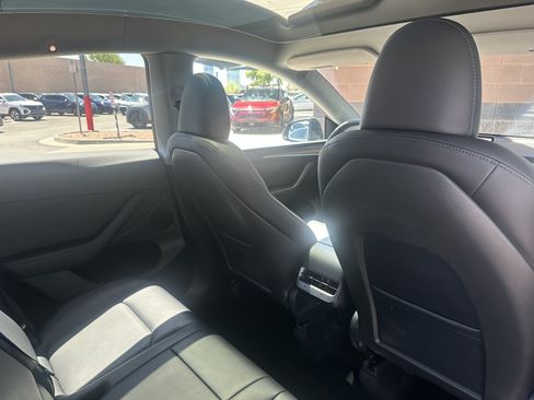 Used 2025 Tesla Model Y Long Range RWD image 39