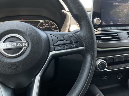 Used 2024 Nissan Altima 2.5 SV FWD image 31