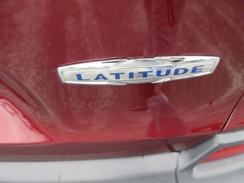 Used 2019 Jeep Cherokee Latitude w/ Popular Appearance Group FWD image 11