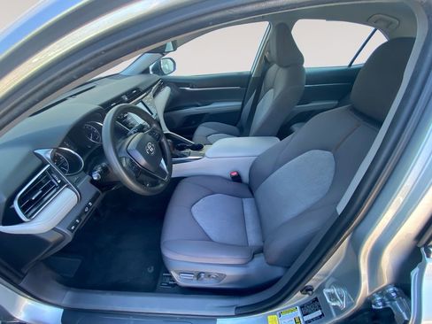 Used 2020 Toyota Camry LE FWD image 9