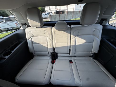 Used 2025 Lincoln Navigator Reserve AWD/4WD image 5