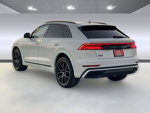 Used 2022 Audi Q8 Prestige w/ Prestige Package image 3