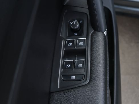 Used 2020 Volkswagen Tiguan SE w/ Panoramic Sunroof Package image 27