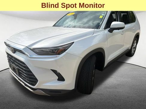 Used 2024 Toyota Grand Highlander AWD image 5