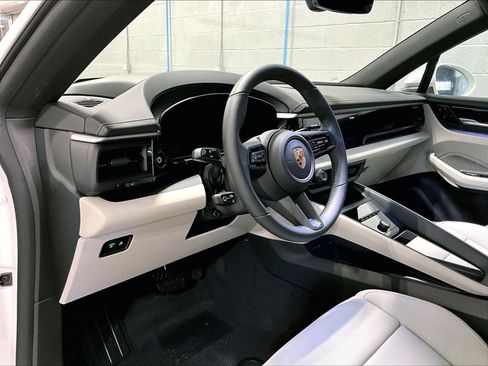 New 2025 Porsche Macan 4 Electric image 4
